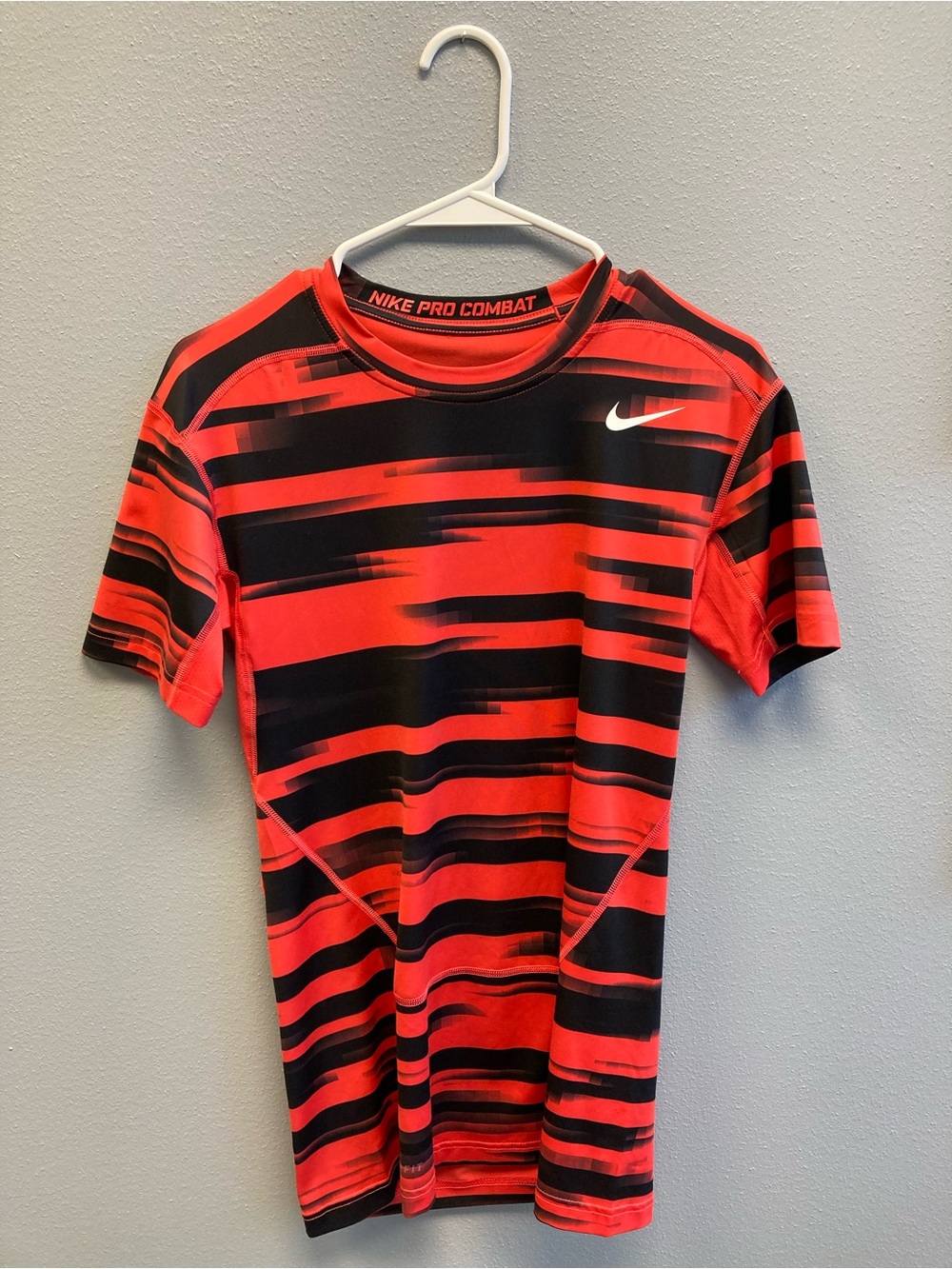 Nike Pro Combat Men’s Dri-Fit Compression Shirt Red and Black Size Large